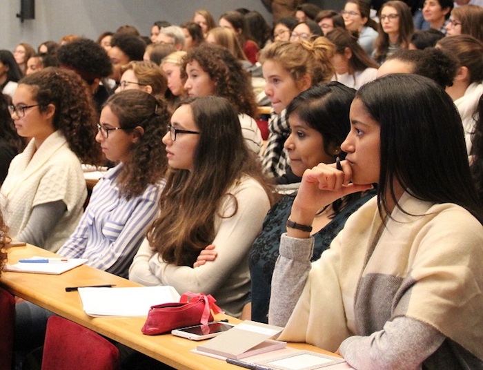 Journées Filles, maths et informatique : une équation lumineuse